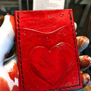 Cartera de tarjeta artística de cuero - "Usada en la manga"