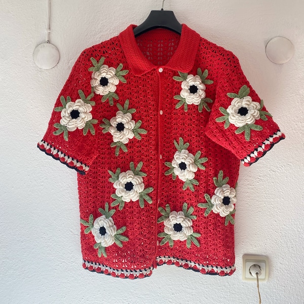 Rotes Hemd mit gehäkelten Blumen, Übergröße, Hemd im Vintage-Stil, besticktes Hemd, Rosen, Stickerei, Rosetta-Shirt, gehäkelte Rosen, Winchester-Rose