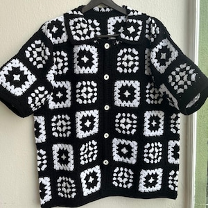 Camisa de abuela cuadrada, camisa de crochet para hombre, ropa para hombre, estilo vintage, unisex, retro, regalo de Navidad, suéter de crochet para hombre, blanco y negro