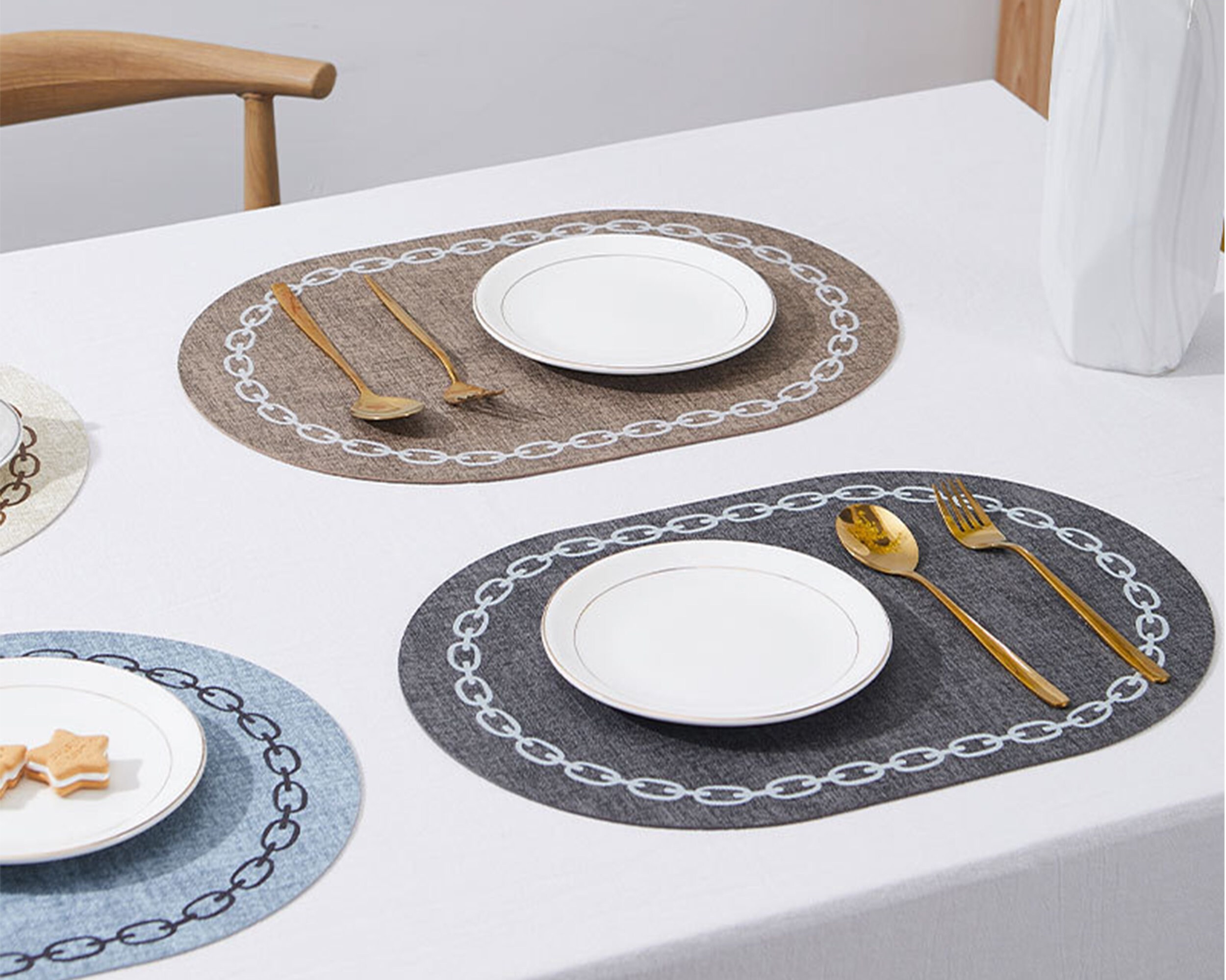 decorUhome Placemats Set of 6, Heat Resistant PU Faux Leather Table Mats,  11.8 x 17, Light Grey 