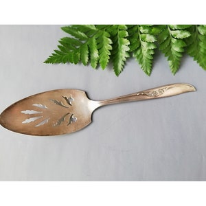 Silver-plated cake server from Oneida LTD. Vintage from the USA