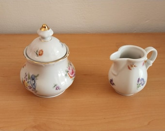 Elegante vintage suikerpot van fijn porselein met bloemendecoratie en gouden rand – nostalgisch cadeau voor speciale gelegenheden