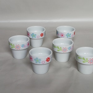 Vintage porcelain egg cups with floral decoration - set of 6 egg cups, multifunctional for breakfast or decoration, 1990s