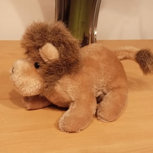 Vintage stuffed lion 1990s – soft plush lion – cuddly toy as a gift for Christmas or Easter