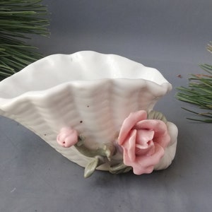 Small porcelain shell bowl decorated with a rose.