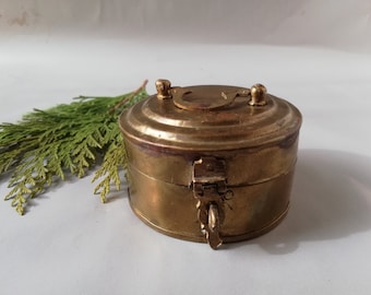 Antique brass box for home decoration, old brass box as a collector's item, brass box with closure, brass box as a flower pot