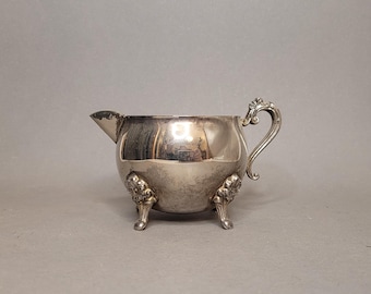 Vintage versilberter Milchkännchen mit verziertem Griff und floralen Beinen, antikes silbernes Milchkännchen, Sammlergeschirr, im Stil der 1930er Jahre