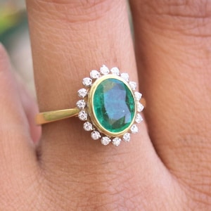 Vivid green Emerald Halo ring for women engagement wedding anniversary ring, Oval Emerald Gold Ring, Zambia mind Emerald White Gold Ring