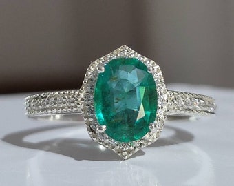 Anillo de compromiso de esmeralda / Oro macizo de 14k con esmeralda zambiana ovalada y halo de diamantes, anillo de boda de auténtica esmeralda verde para ella.