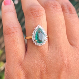 3 carat emerald ring / emerald solid gold ring / natural emerald ring / teardrop emerald ring / vivid emerald ring / emerald halo ring ring