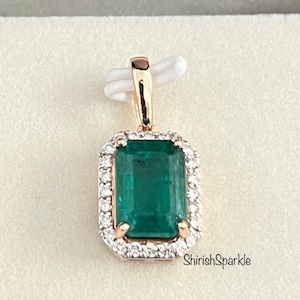 Natural Emerald & Diamonds Halo Pendant with 14k Solid Gold, Perfect Wedding Anniversary Gift for her, Emerald Necklace Gold with Diamonds