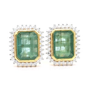 3.81 CWT Natural emerald natural diamond earring stud Genuine green emerald bezel setting halo diamond solid gold earring emerald ear stud