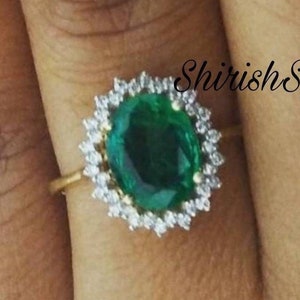 18kt Ring Beautifully crafted exclusive  Natural Emerald double Line Halo With Natural Diamonds Daily Use Solid Gold Ring
