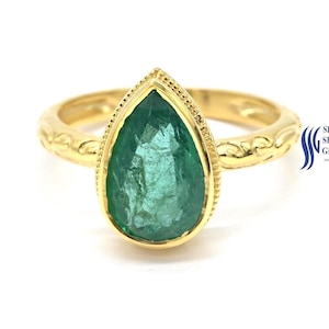 emerald 18k gold ring / pear emerald solid gold ring / AAA emerald ring / vivid green emerald ring / 18k white gold natural emerald ring