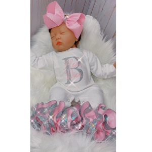 Baby Mädchen Outfit, nach Hause kommen Outfit, individuell, handgemacht, personalisierte Neugeborene, Babyshower Geschenk, Neugeborenen Kleidung Set, Outfits mit Hüten