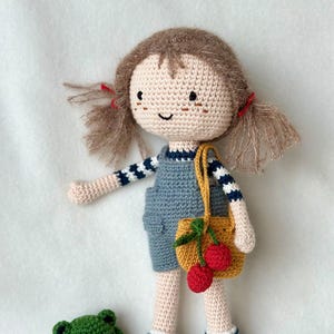 Przyjaciele - Heloiza z żabą - Ręcznie robiony przez Omanel - wzór Lulu Compotine