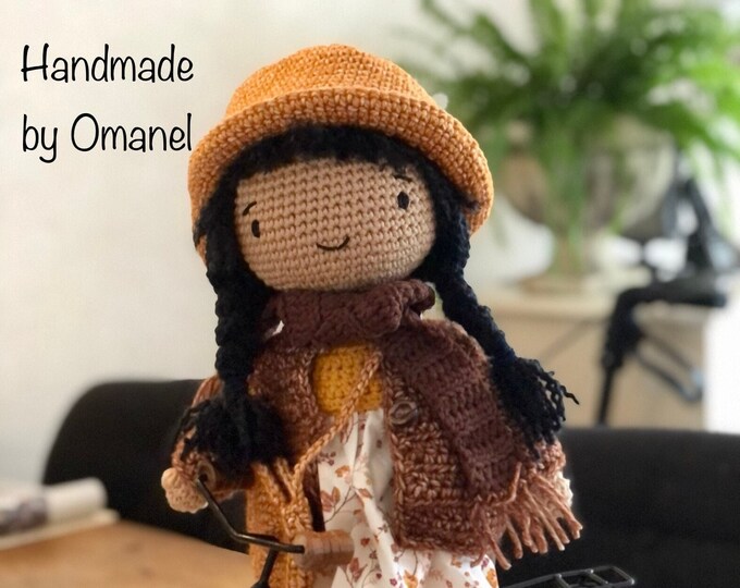 Doll Saartje 42 cm with 3 sets of clothes - Handmade by Omanel.