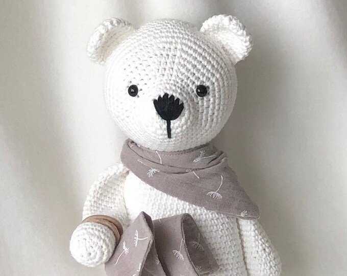 Polar bear baby hug - Handmade by Omanel