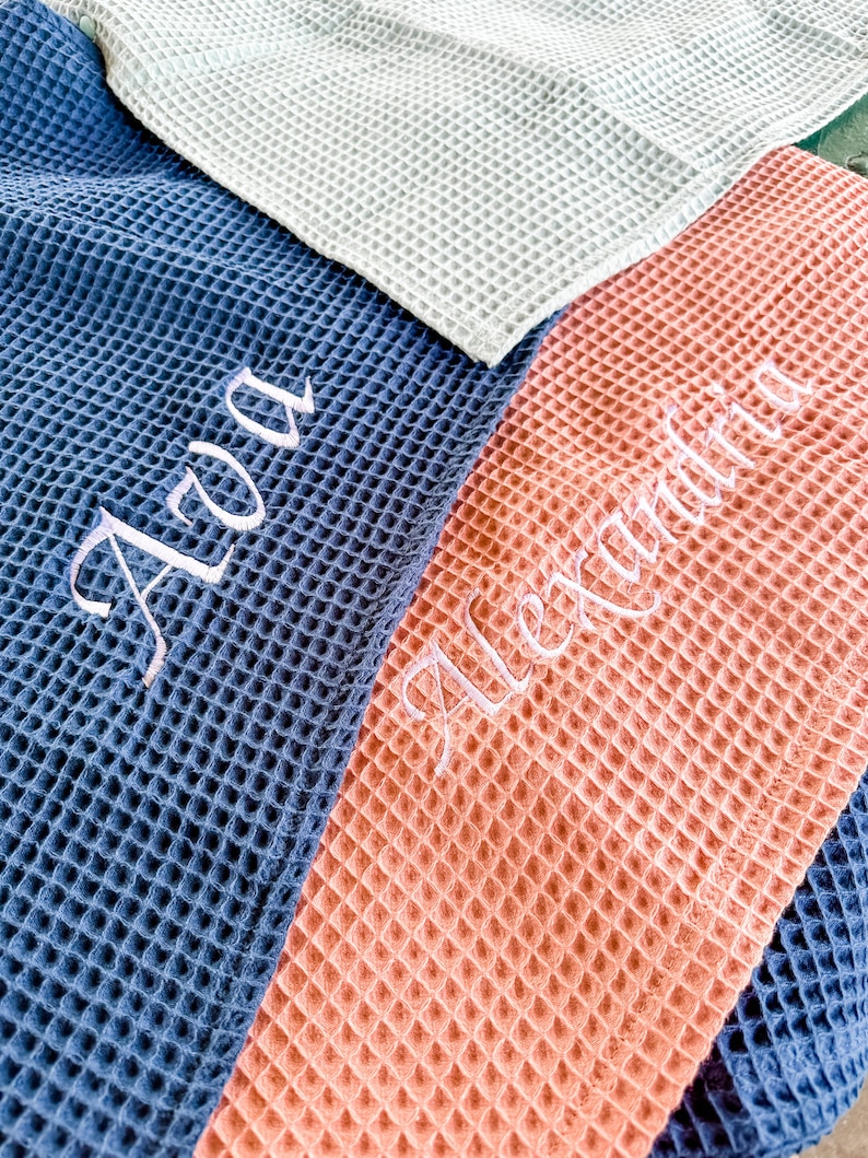 Kapuzenhandtuch mit individueller Stickerei Waffel-Strandtuch-Poncho Kapuzen-Überwurf Badeanzug-Überwurf für Kinder 100 % Bio-Baumwolle Bild 2