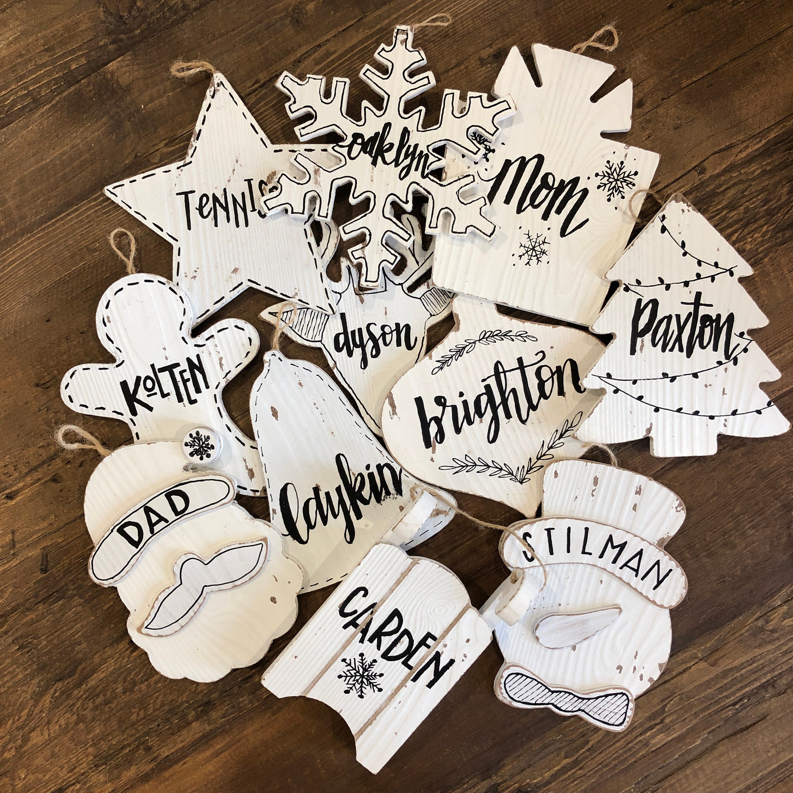 Ornements de Noël Écrits à La Main Personnalisés - Ornement en Forme d'étiquette Bois Rustique d'arb