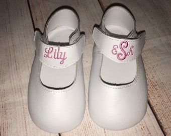 Leather crib shoes w/ personalization/ Girls Monogrammed infant shoes/ Baby shoes/ Embroidered Baby Shoe/ Baby Maryjanes