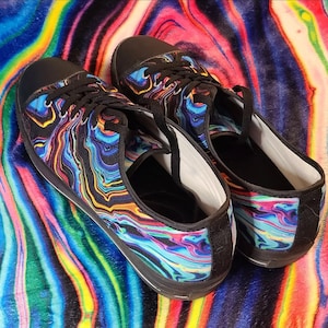 Neon Rift - Psychedelic Rainbow Trippy Men&#39;s Low Top Sneaker (Rave, Festival) Black & White