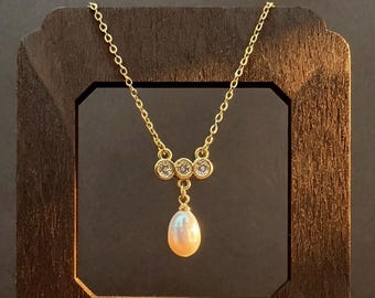 Three Crystal Teardrop Pearl Necklace, Dainty Gold Freshwater Pearl Pendant, Bridesmaid Best Friend Mom Birthday Wedding Gift