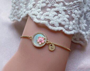 Regalo personalizado de niña de flores CZ Flor con pulsera inicial Pulsera de dama de honor junior Pulsera de flor de niña pequeña Regalo de joyería de boda