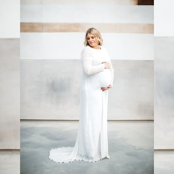 SAMPLE Sale, LILY, weißes plissiertes Umstandskleid mit Zug, weiße Mutterschaftsfotografiekleider für schwangere Frauen, Hochzeitsabendkleid