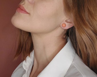 Helmi 10 mm Coral Pearl Stud | Swarovski Pearl Stud Earrings for Women | Peach Wedding Party Jewellery for Bridesmaids | Jenny Aarrekangas