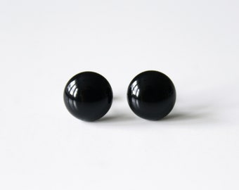 Helmi 10 mm Black Pearl Stud | Pearl Stud Earrings for Women | Gift under 30 | Black stud earrings | Jenny Aarrekangas