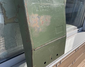 Vintage green Mailbox, porch Wall mount metal large soviet ussr mail box, old letter box with a key