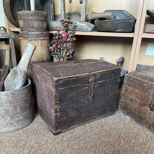 13 x 9 pulgadas, pequeño cofre antiguo de madera marrón, caja de almacenamiento rústica primitiva, decoración rústica de granja, almacenamiento vintage
