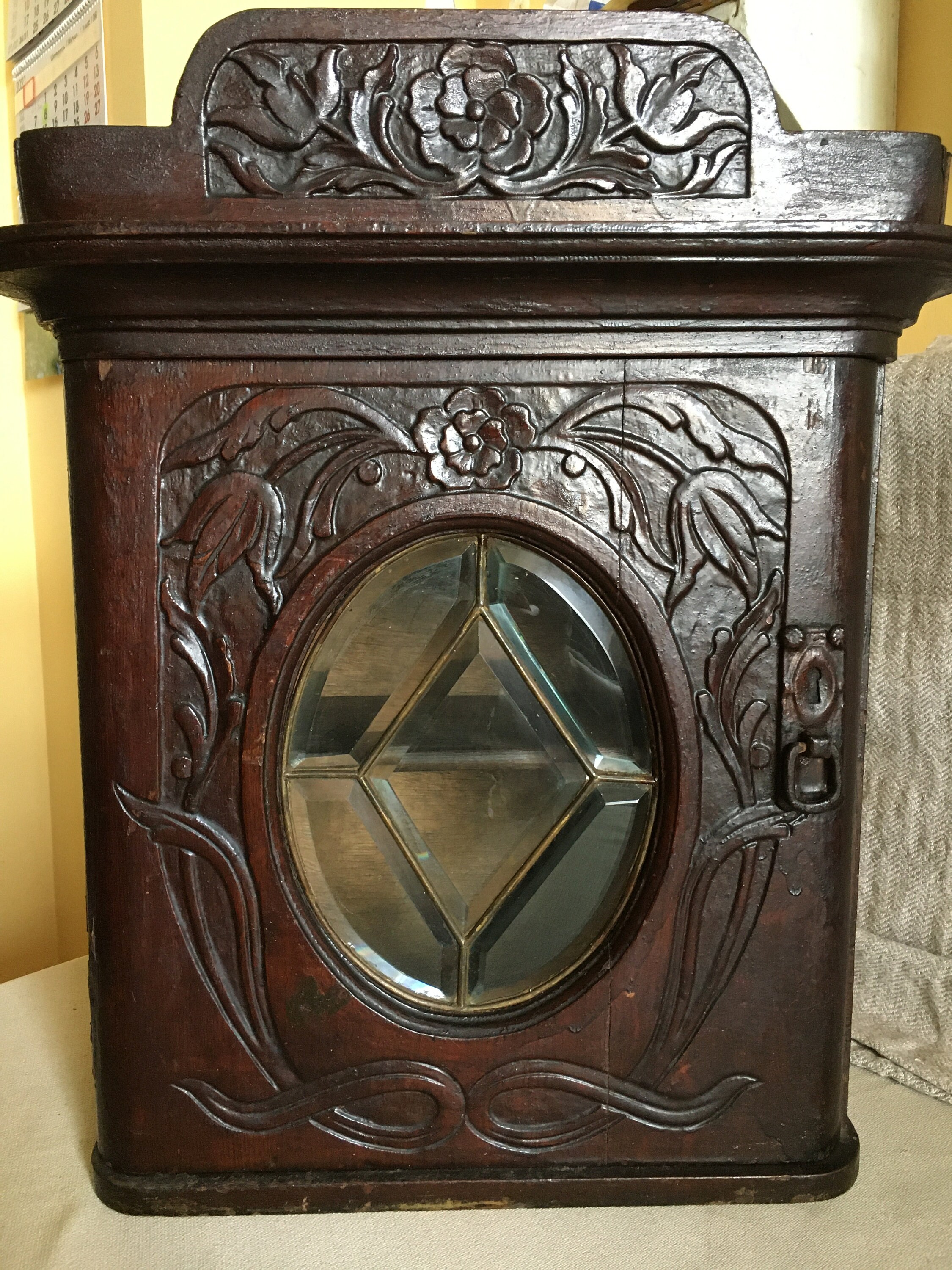 Montura de pared de botiquín de madera antigua o tallada a | Etsy