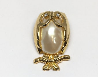 Signed 1960s Marvella Pearl & Clear Rhinestone Owl Gold Tone Brooch Pin