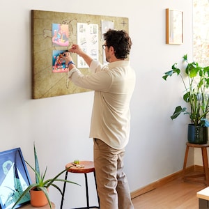 Alte grungy Weltkarte, gelbe, große Korktafel, Druck auf Leinwand, inklusive Pins, Reise-Tracker, Karte der besuchten Länder