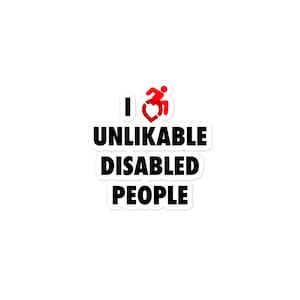 Könnte beinhalten: Ein weißer Aufkleber mit dem Text "I UNLIKABLE DISABLED PEOPLE" in Schwarz, mit einer roten Grafik einer Person im Rollstuhl in einem Herzen. Der Aufkleber ist auffällig gestaltet und für verschiedene Oberflächen geeignet.