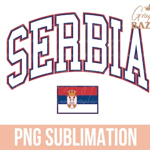 Könnte beinhalten: Ein Sublimationsdesign mit dem Wort "SERBIEN" in weißen Buchstaben mit roten und blauen Umrissen, gewölbt über einem kleinen Bild der serbischen Flagge. Der Text "PNG SUBLIMATION" befindet sich am unteren Rand des Designs.