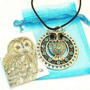 TURQUOISE JEWELLED OWL Collar colgante grande de cordón ajustable largo o corto - Tarjeta de regalo de artistas y bolsa de regalo incluida