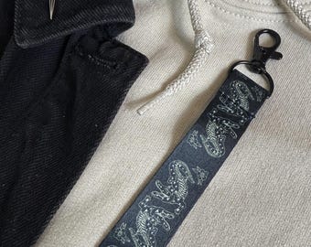 Cordón con estampado de cocodrilo - Negro con herrajes duraderos