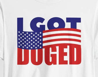 Camiseta con la bandera de EE. UU. que me despiden, eficiencia gubernamental, camiseta DOGE, humor político, bandera estadounidense de EE. UU., camiseta Doged, reducción de costos
