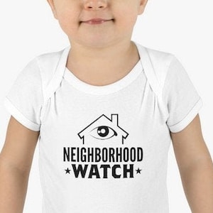 Surveillance de quartier Bébé Baby Rib Bodysuit | Cadeau drôle de bébé | Cadeau de douche de bébé | Nouvelle maman | Bébé garçon | Bébé | Tenue de bébé | Cadeaux de bébé