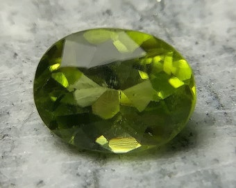 Peridoto Naturale 1.63 t / 8X6 mm - Natural Peridot 1.63 ct / 8X6 mm