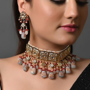 Set di choker con finitura oro ispirato a Sabyasachi, perle e pietre Kundan, collana Meenakari Kundan, gioielli in oro, Rajputi Jewelry USA