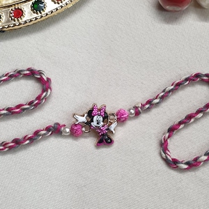 Minnie Kids Rakhi, Rakhi für Bruder / Schwester, Rakshabandhan 2025, Rakhi für Kinder, handgemachtes Handarmband, 100% Baumwollfaden Rakhi, Rakis