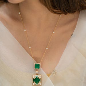 Emerald Green Pendant Long Necklace with Pearls, Indian Bridal Jewelry, Statement Bollywood Necklace, Kundan Inspired Ethnic Jewelry Gift