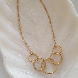 Gold 5 Linked Circle Necklace, Five Circle Necklace, Bridesmaids Gift, 5 interlocking circle rings necklace, 5 Generations, Gift for Her