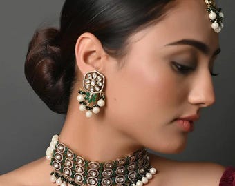Kundan Polki Green Stone Choker Necklace With Earrings and Maang Tikka, Sabyasachi Inspired Bollywood Jewellery, Bridal Wedding Jewelry