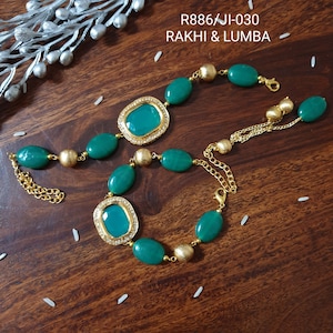 Grünes Kundan Rakhi für Bruder, Bhaiya Bhabhi Rakhi, zierliches Steinarmband, feiern Raksha Bandhan mit traditioneller indischer Rakhi-Karte