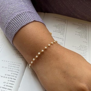 Minimalist Pearl Beads Bracelet, Shell Pearl Bracelet, Bridesmaid Bracelet, Wedding Bracelet, Birthday Gift for her, Tiny Pearl Bracelet